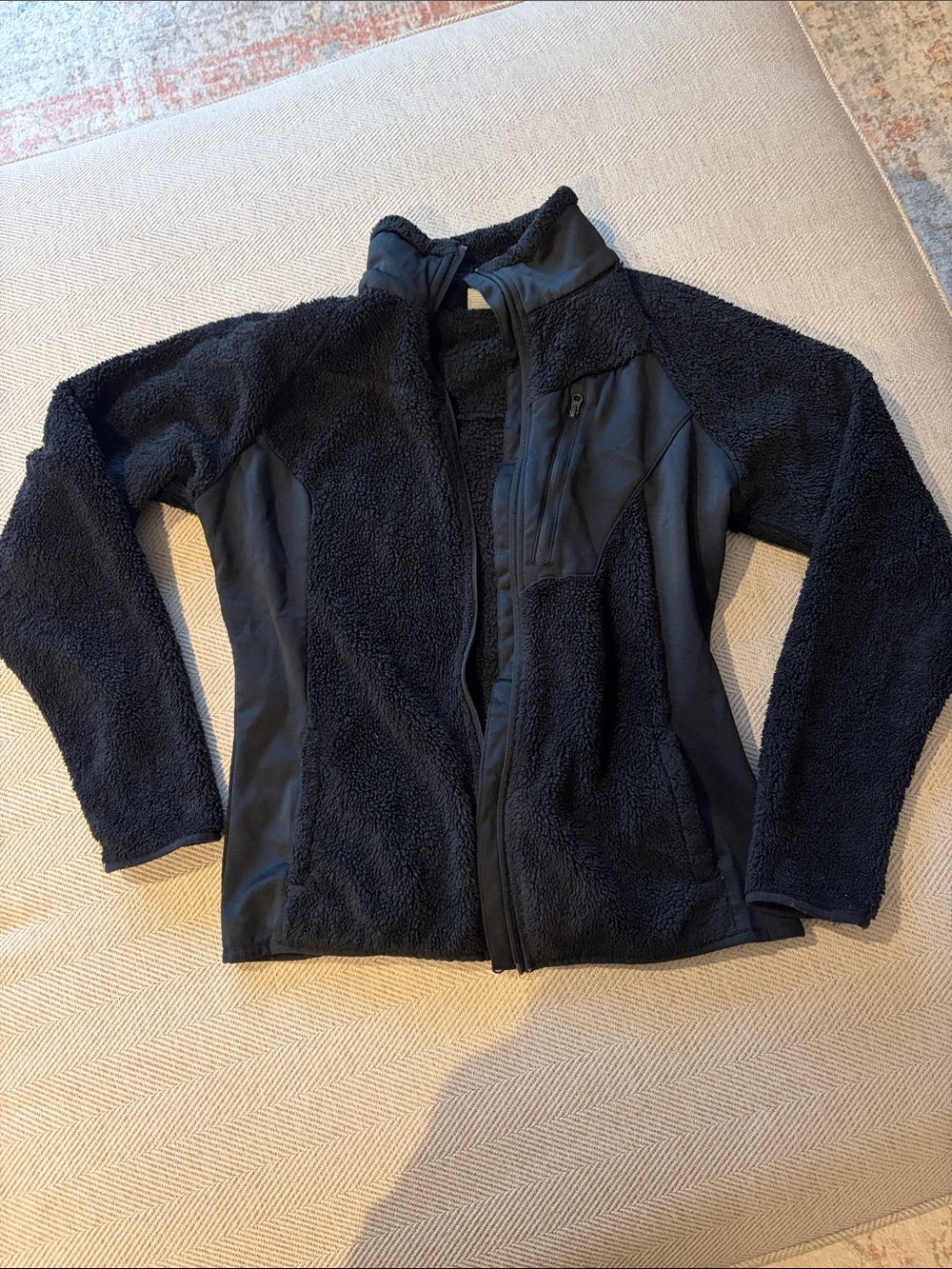 Columbia women’s Black Fleece Zip Jacket